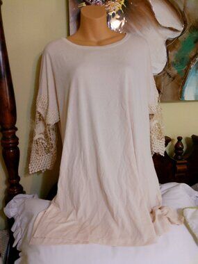UMGEE CREAM TUNIC SIZE MED GREAT CONDITION
